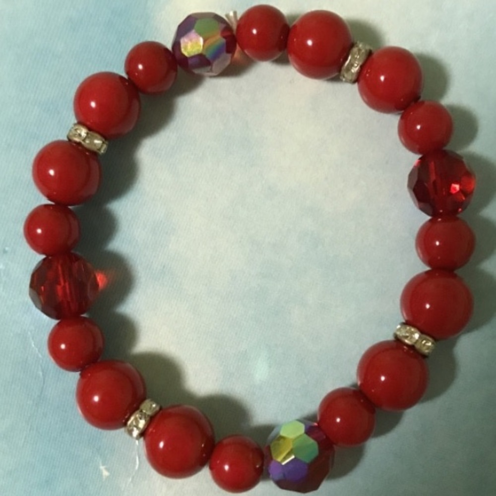 NWOT—Fashion jewelry: Shiny red beaded rhinestone bracelet